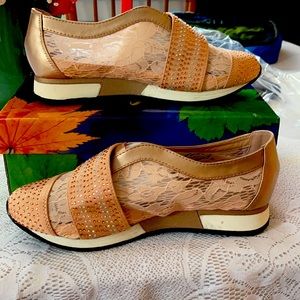 Size 9 Italian sneakers